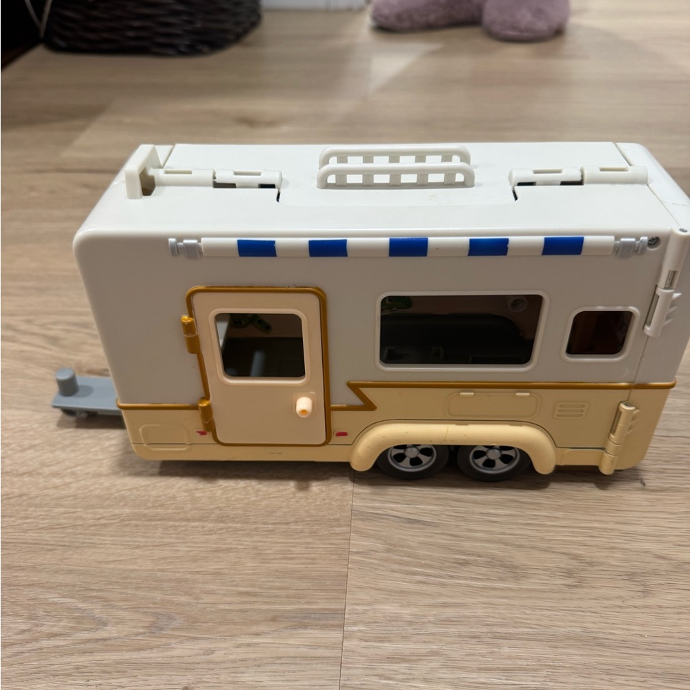 Bluey Kids Toy Camper Van - Cream and Gold